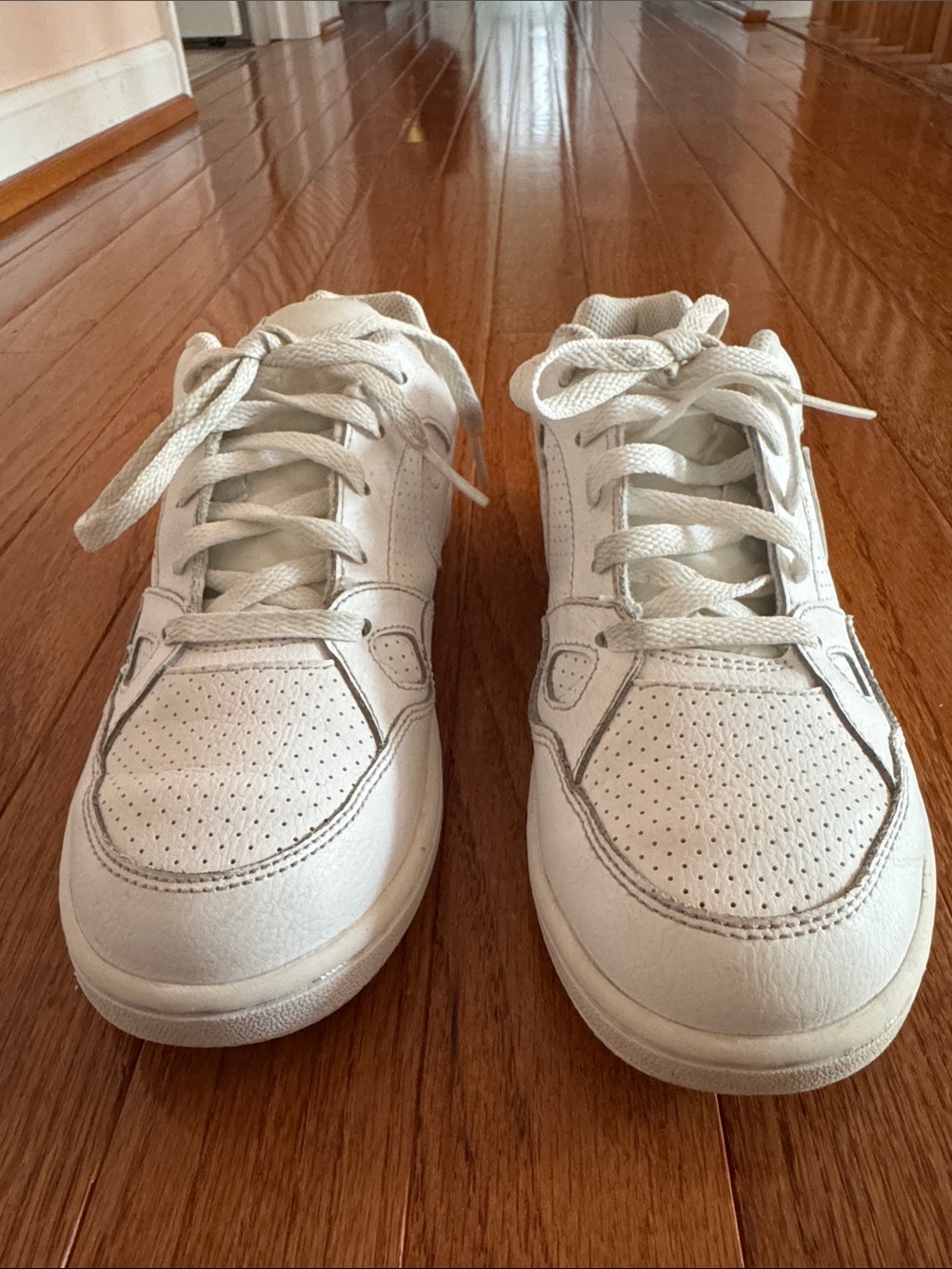🎉Nike- White Lace-Up Sneakers(Size 3)🎉